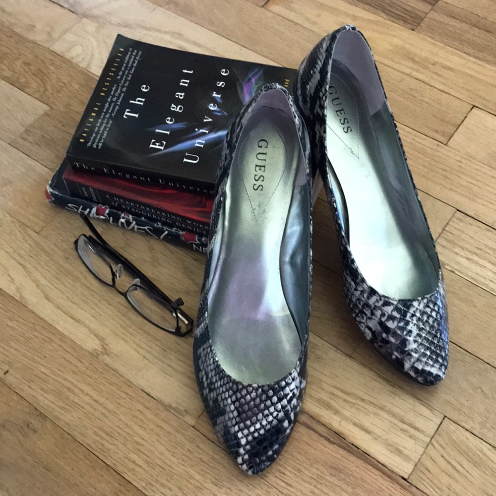 SOLD💰GUESS Snakeskin Flats📌💚⬇️$22